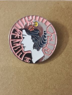 Fashion Jewelry Pink & White Enamel Profile Brooch